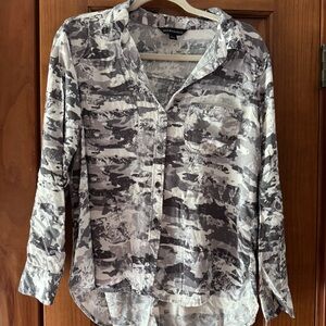 Rock & Republic Button Up Top Women’s Large Gray Camouflage Shirt Blouse